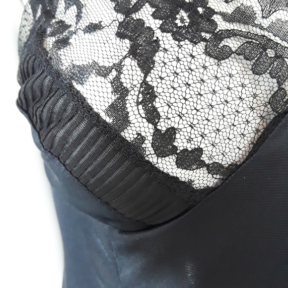 Vtg Solid Black Chantilly Lace Pleated Trim Slip M - Picture 4 of 11